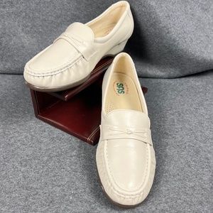 SAS Easier Wedge Moccasin in Bone Womens size 7.5W